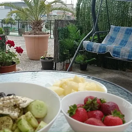 студио виви с двор Appartement *