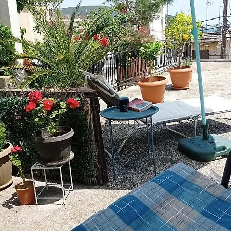 студио виви с двор Apartment Nea Peramos (Macedonia)