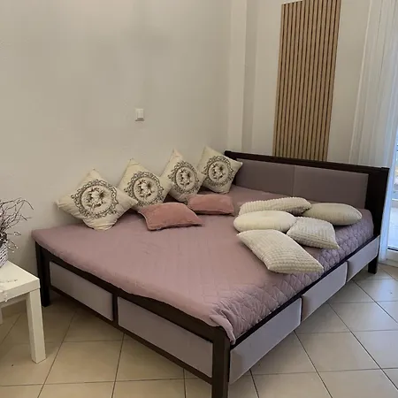 студио виви с двор Apartment