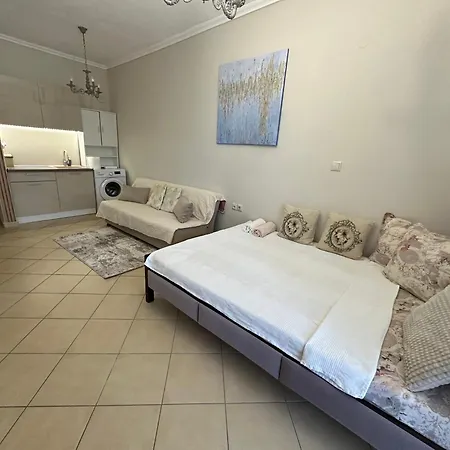 студио виви с двор Apartment