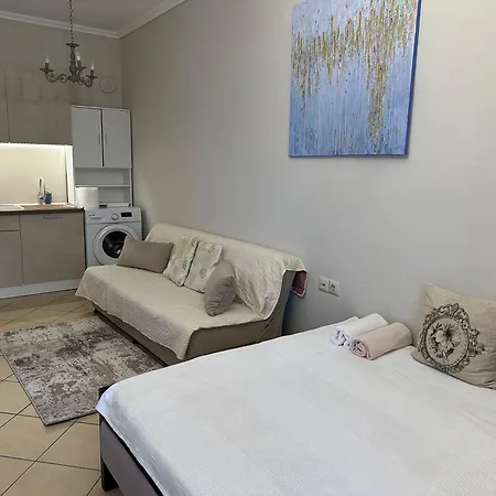 Apartment студио виви с двор *