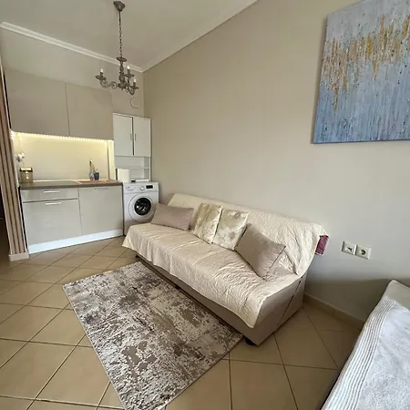 студио виви с двор Appartement Néa Péramos